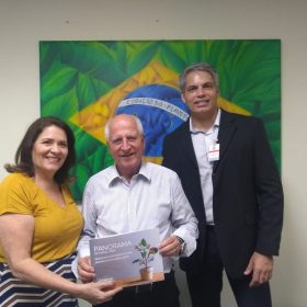 Foto três pessoas
