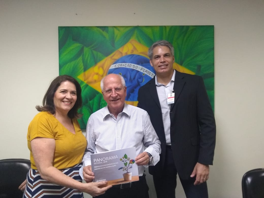 Foto três pessoas